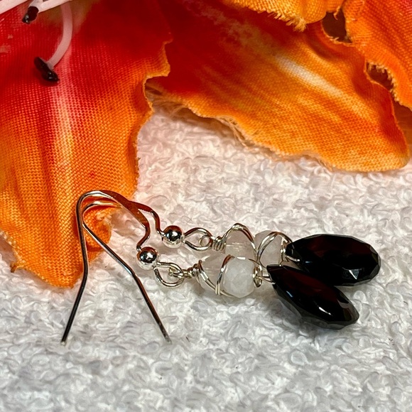 💋🎀genuine black onyx and blue flash moonstone glass earrings -NWT - Picture 3 of 7